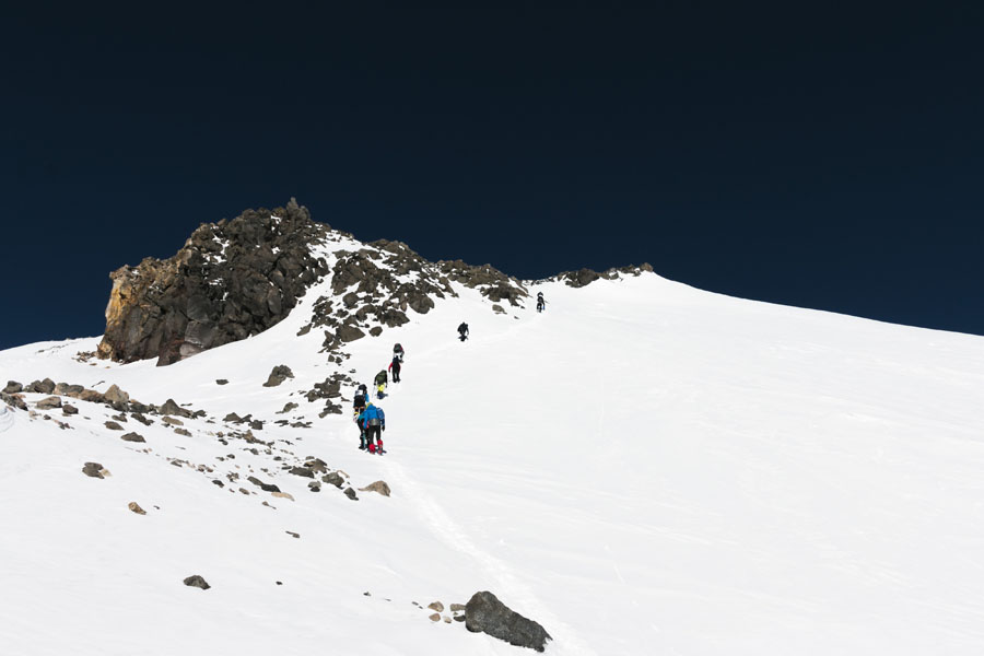 驕傲！山美股份歐洲員工勇攀歐洲第一峰-厄爾布魯士峰