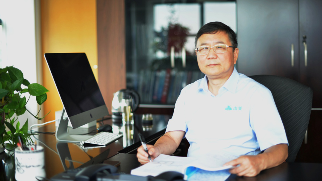 楊安民從業(yè)卅五周年系列報(bào)道--“三十五年磨一劍，山更美，業(yè)更精”專訪