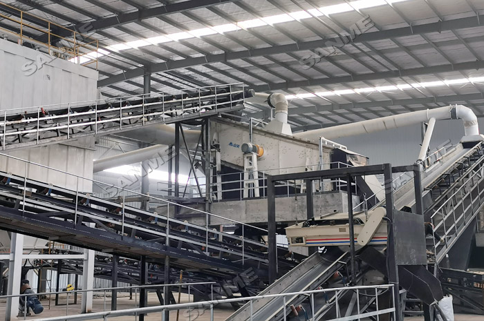 我國建筑垃圾日益嚴(yán)重，建筑垃圾移動式破碎機領(lǐng)域面臨新的發(fā)展機遇。