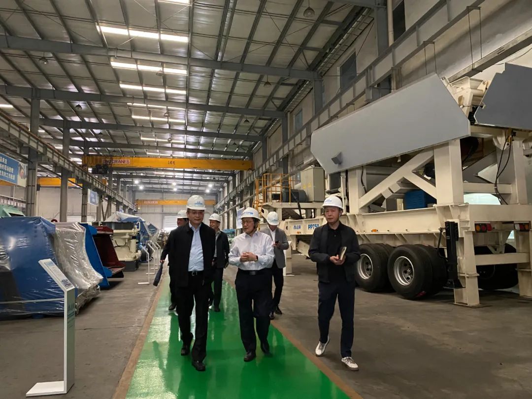 奉賢區(qū)人大常委會黨組書記、主任張培榮一行蒞臨上海山美股份開展“優(yōu)環(huán)境、穩(wěn)經(jīng)濟”大走訪大調(diào)研