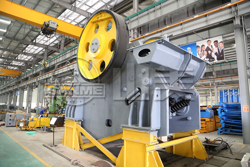 如何保證顎式破碎機(jī)出料均勻？