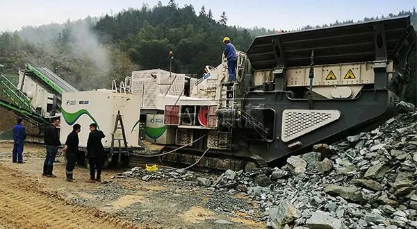 時(shí)產(chǎn)值近600萬(wàn)！山美移動(dòng)式破碎篩分一體站助力江蘇高碳鉻鐵礦破碎項(xiàng)目建設(shè)
